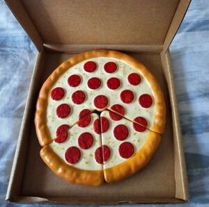 AMERICAN GIRL DOLL PIZZA PIE PERFECT NEW CONDITION